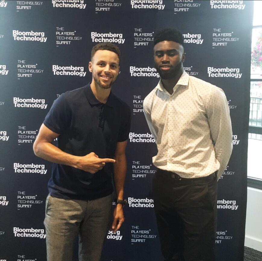 极致空气动力学 1997年迈凯伦梅赛德斯F1车队的Actros 2557运输车（空气动力学巅峰：1997年迈凯伦-梅赛德斯F1车队Actros 2557运输车）