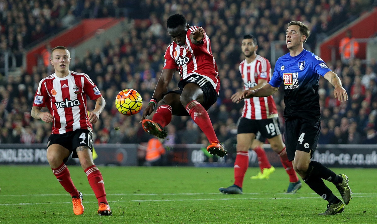 梅西与穆勒再聚首，美职联总决赛对决历史宿命。（梅西再逢穆勒，美职联总决赛上演宿命之战）