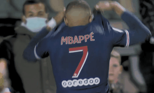 爱美的年纪？亚马尔接受护发和痤疮治疗，全身心做好自我养护（青春爱美正当时：亚马尔进行护发与祛痘护理，专注全方位自我管理）