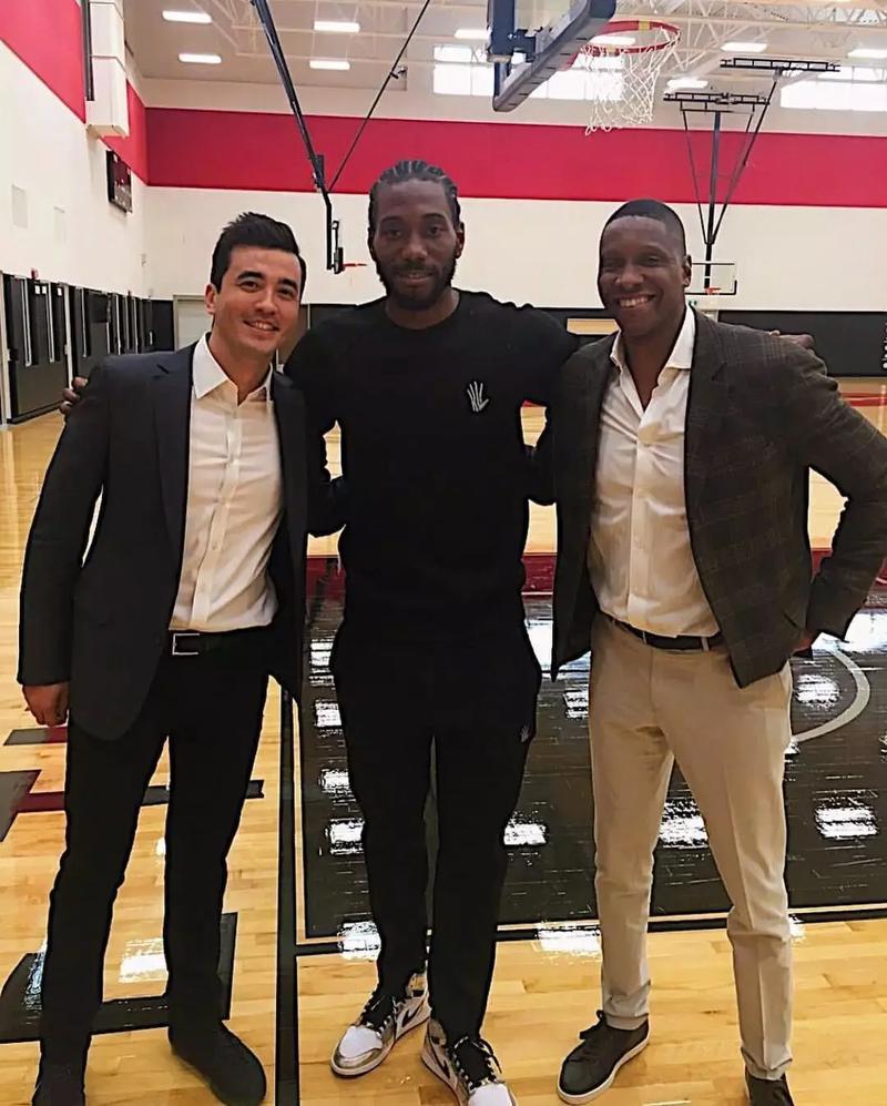 梅西职业生涯获得13座联赛冠军：西甲10冠、法甲2冠、美职联1冠（梅西生涯联赛13冠：西甲10冠、法甲2冠、美职联1冠）