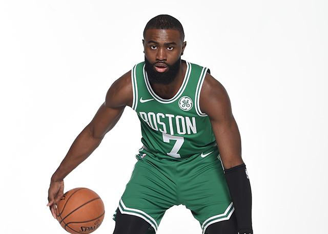 梅西：瓜帅是史上最佳教练；世界杯阿根廷会全力以赴尝试卫冕（梅西称瓜迪奥拉为历史最佳主帅，阿根廷将为世界杯卫冕全力以赴）