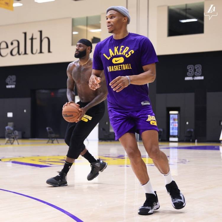 记者：曼联有意阿贾克斯17岁中场乔西-莫基奥（记者称曼联盯上阿贾克斯17岁中场新星乔西-莫基奥）