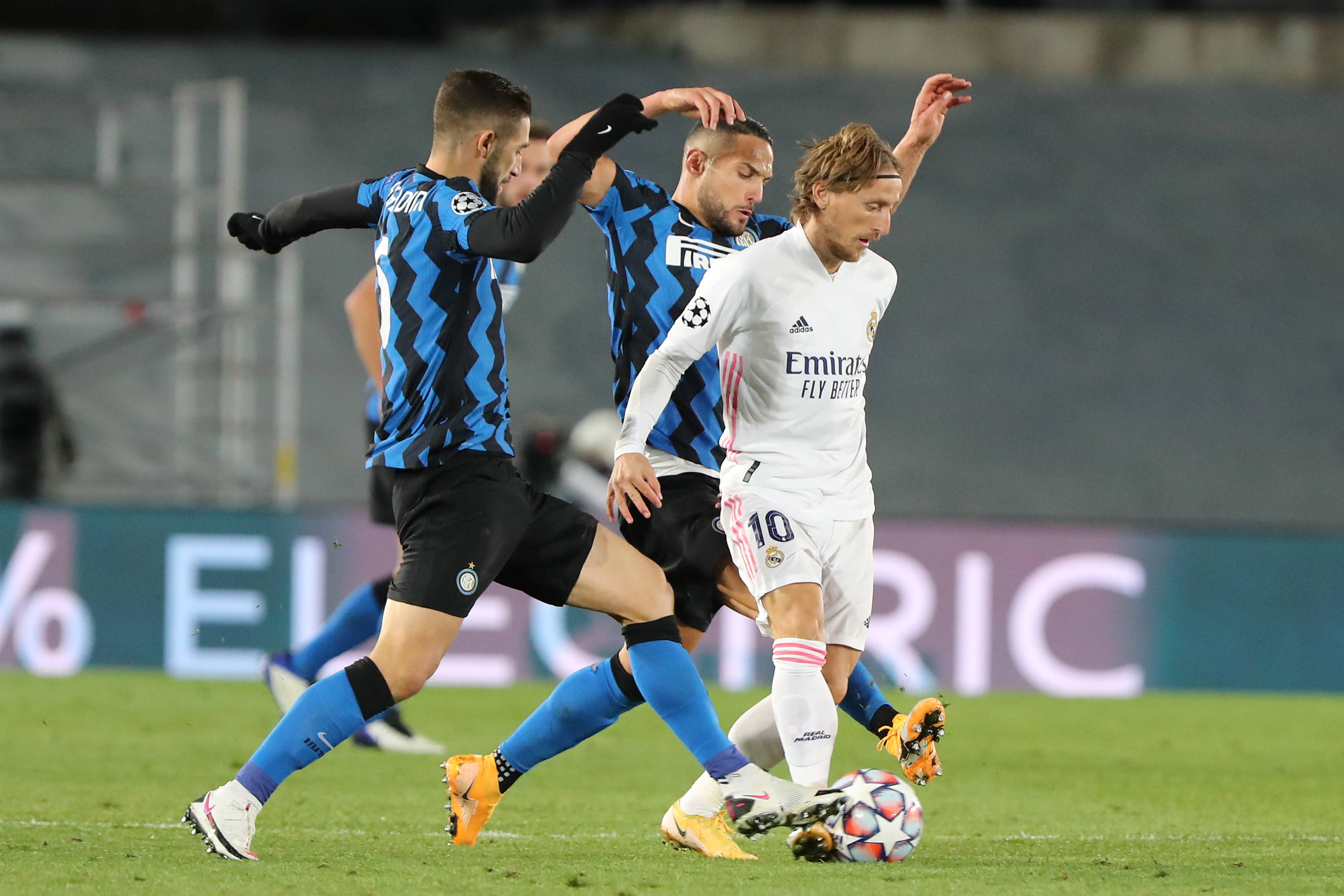 德转列中卫身价榜：库巴西8000万欧居首，萨利巴第二（德转中卫身价榜更新：库巴西8000万欧领跑，萨利巴位居第二）