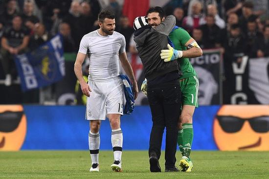 欧联积分榜：里昂领跑，尼斯全败垫底（欧联排名：里昂居首，尼斯全败垫底）