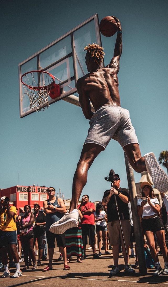 欧冠：巴黎2-0轻取泽尼特（欧冠：巴黎两球零封泽尼特）