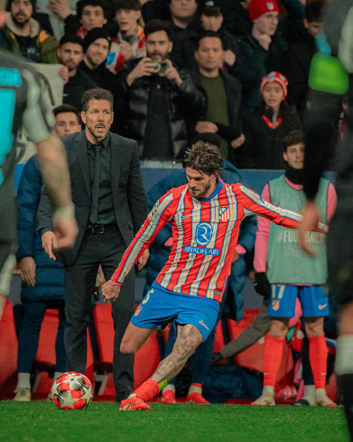 赫内斯：巴萨的债务超过13亿欧元，但在西甲却相安无事（赫内斯：巴萨债务逾13亿欧元，西甲仍未见波澜）