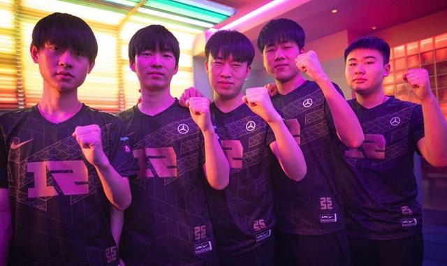 丹麦队以三 丹麦队以三