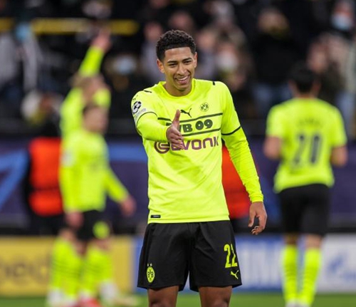 在回顾她的 在回顾她的